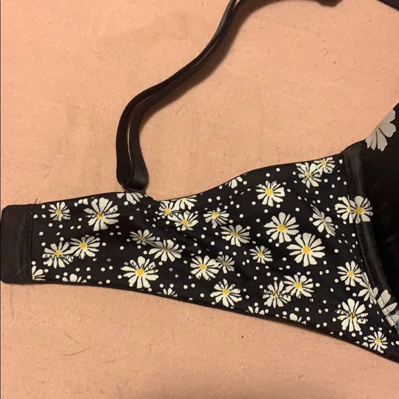 victory secret/pink bra - Picture 2 of 5